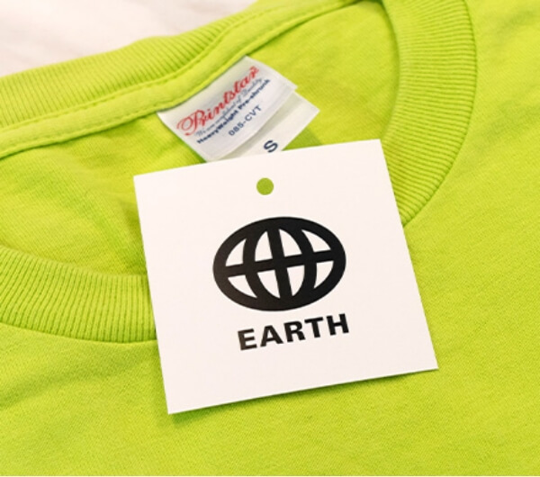 Tシャツと商品タグ